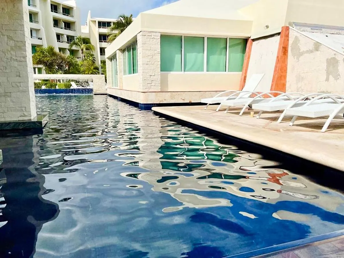 Confortable With Beautiful Sunset View And Beach Cancún Apartment